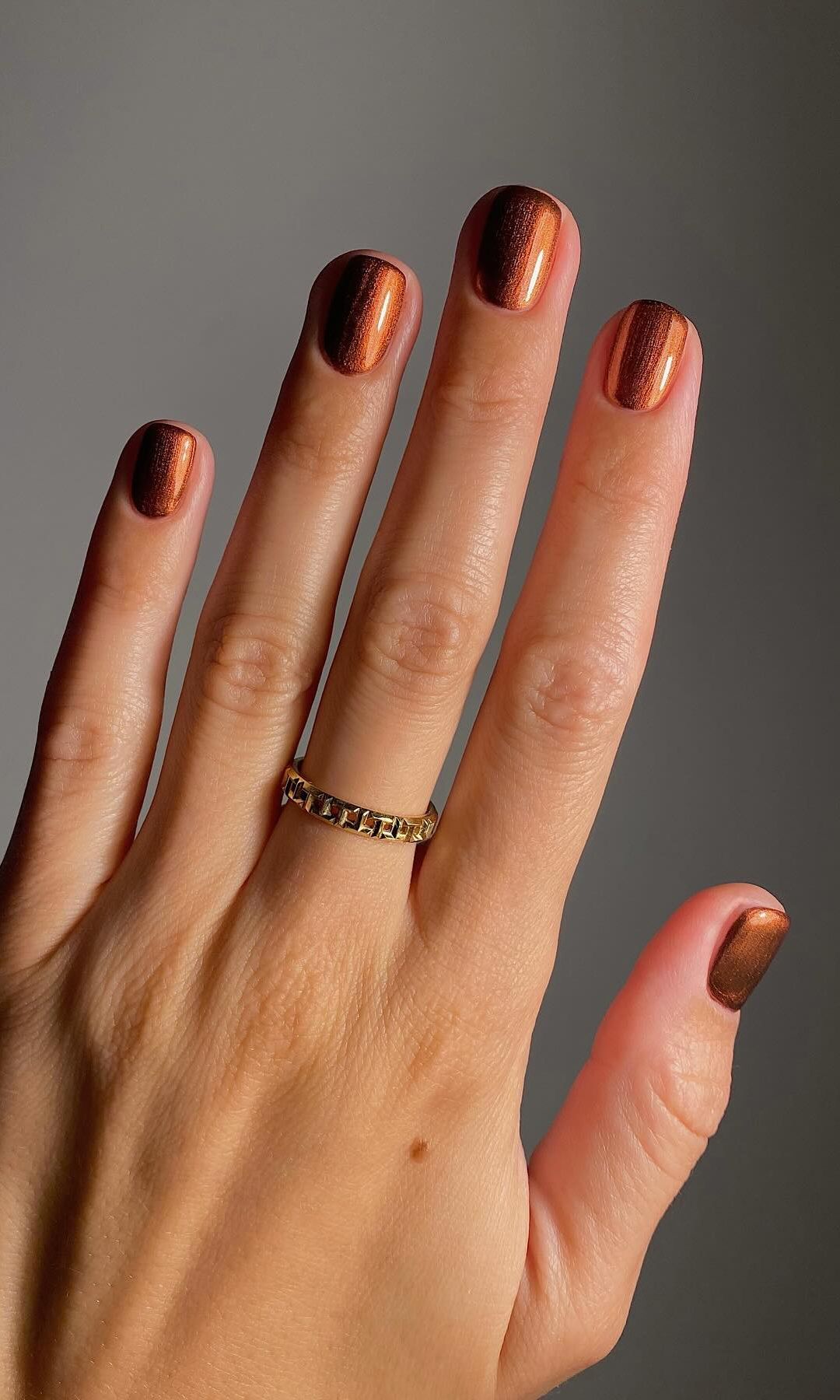 Manicura metalizada