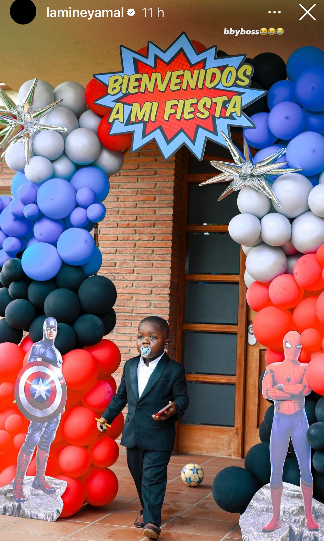 Lamine Yamal captó a su hermanito Keyne en su fiesta de cumpleaños.