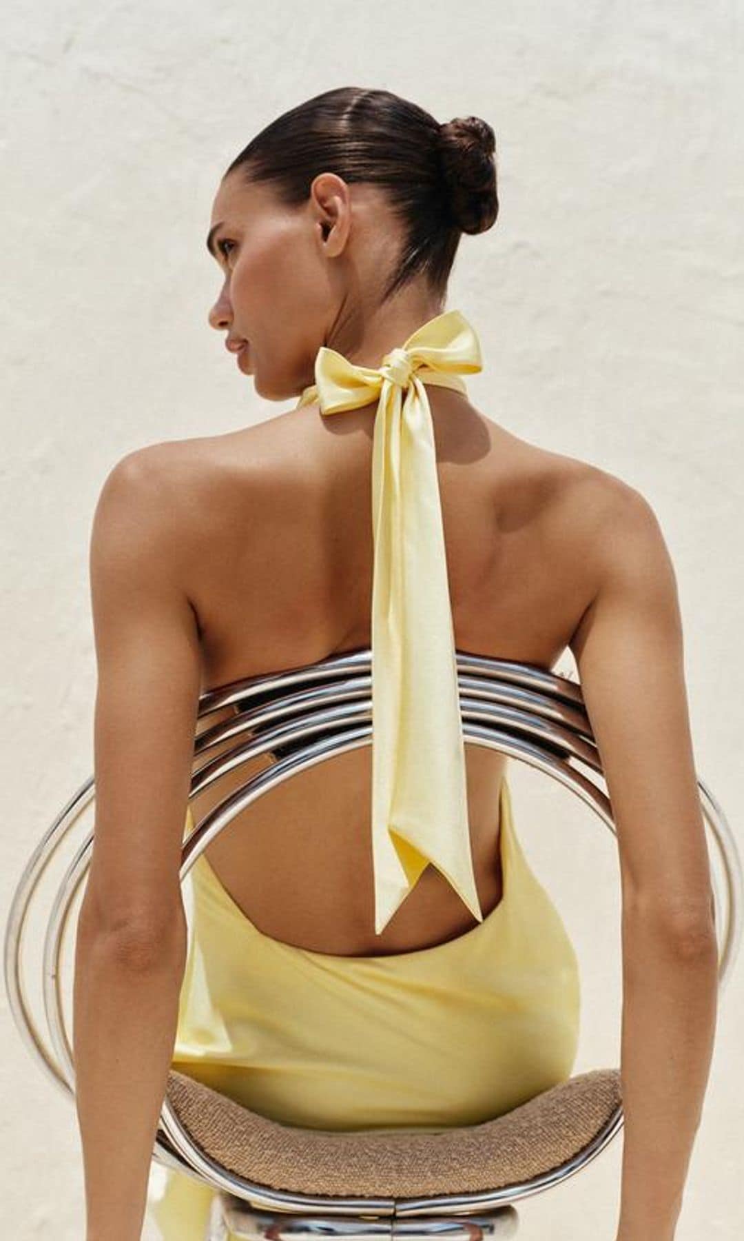 vestido halter amarillo mantequilla