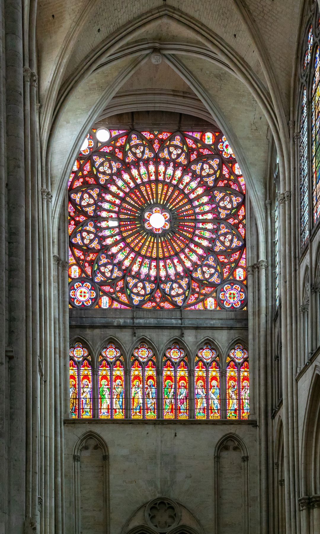 Vidrieras de la catedral de la ciudad medieval de Troyes, Francia.