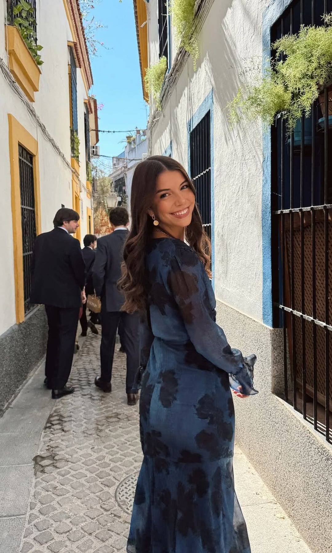 Look de invitada de @elenagortarii