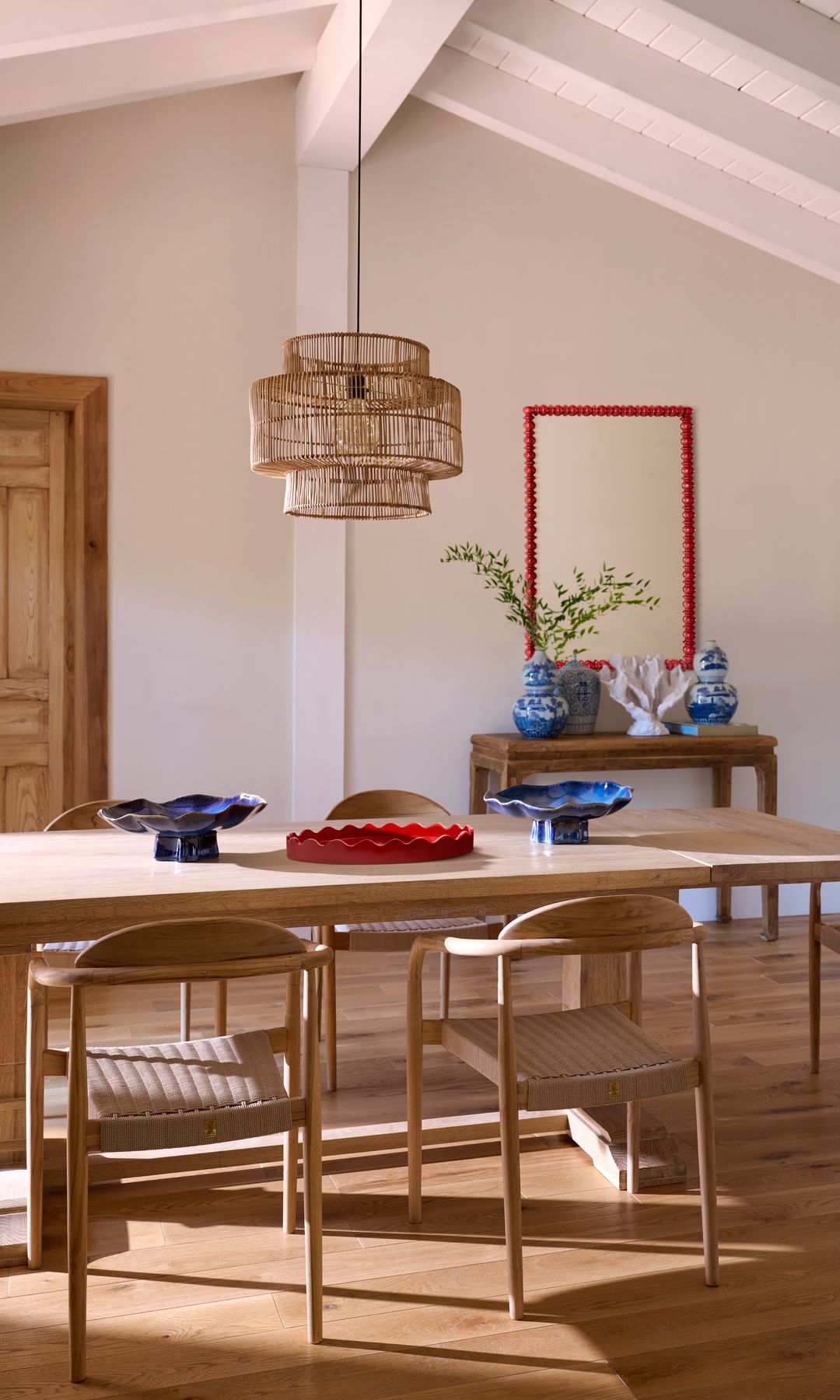 Comedor con muebles en madera