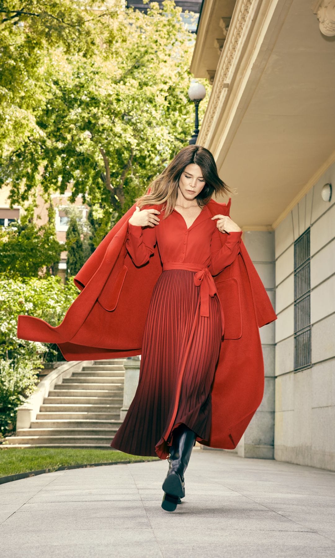 HOLA 4181 JUANA ACOSTA NOS PRESENTA LA NUEVA COLECCIÓN DE PEDRO DEL HIERRO
