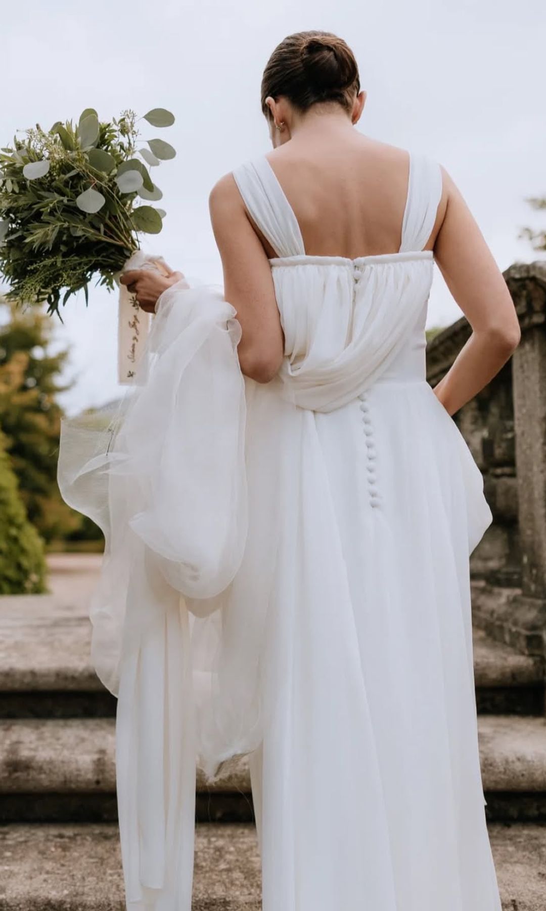 Novia con vestido de novia de Valzú
