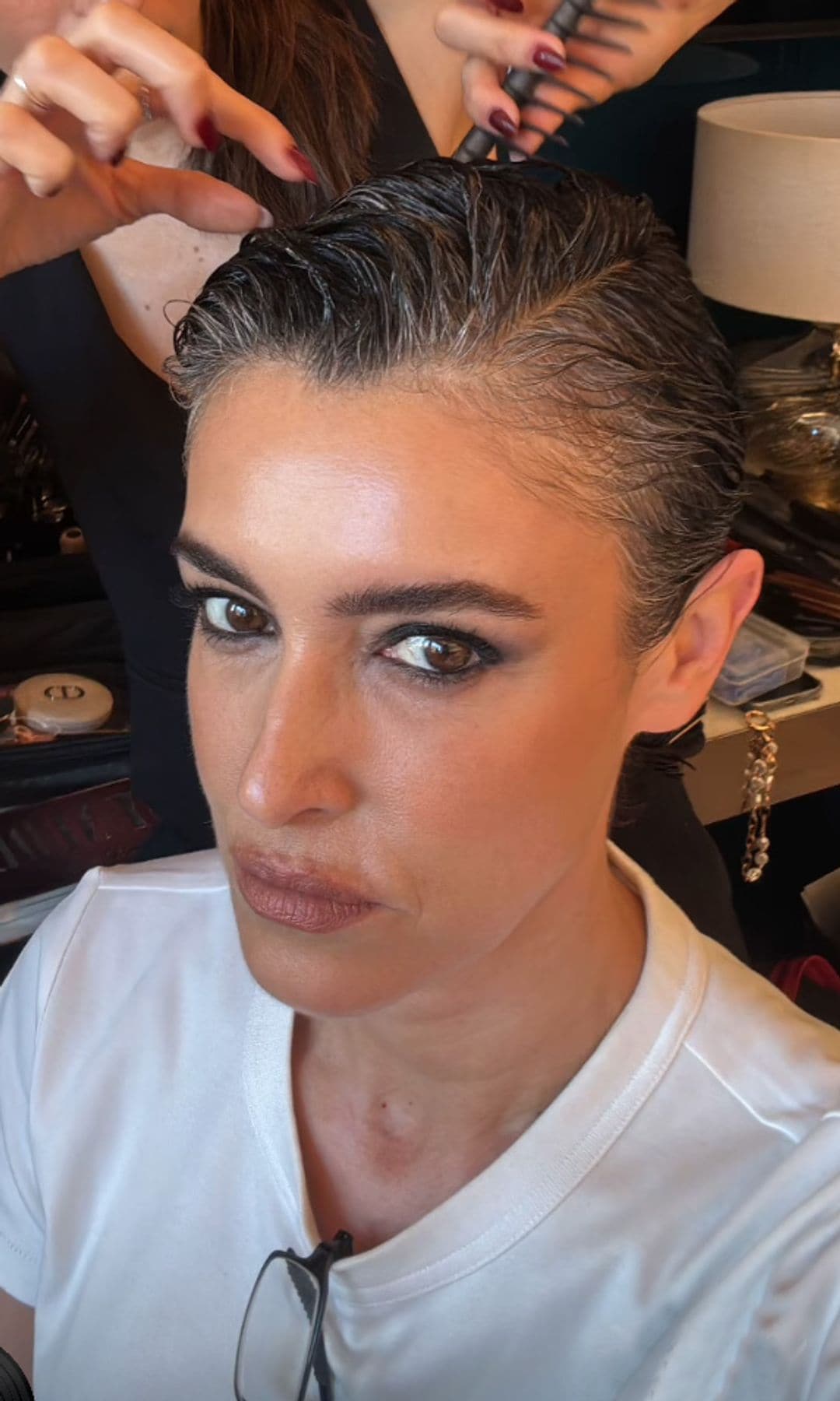 Blanca Romero con su peluquera