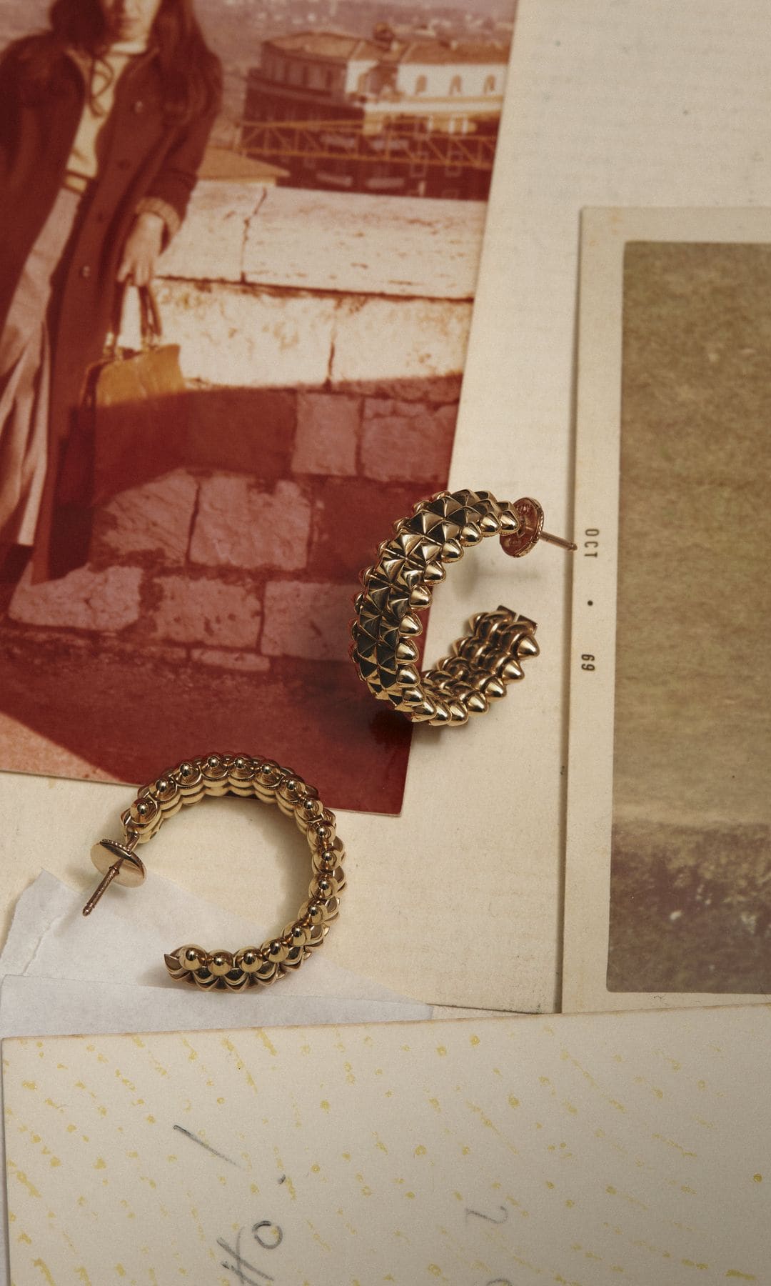 Aretes Clash de Cartier en oro amarillo

