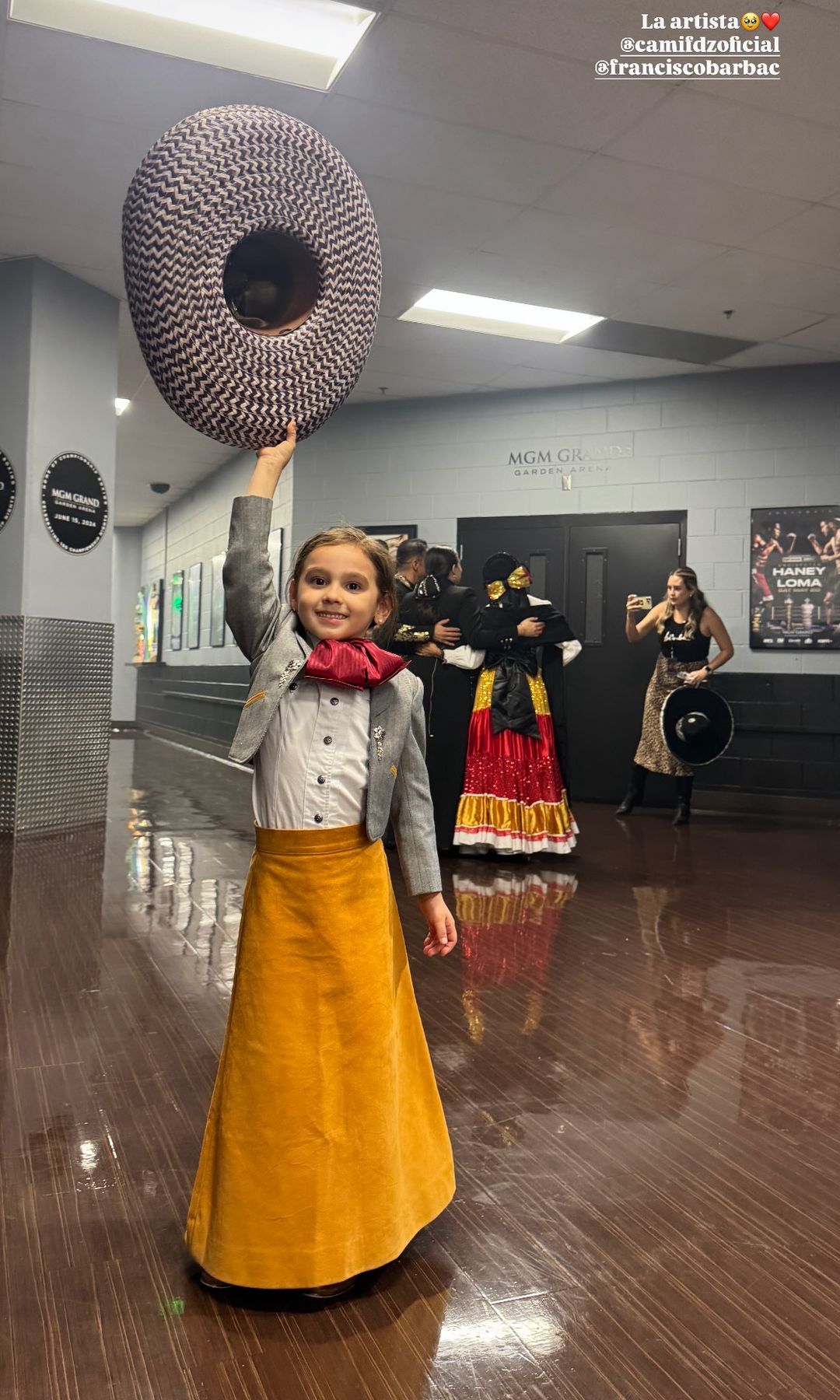 América Fernández fotografió a su bella sobrina con su trajecito de charra.