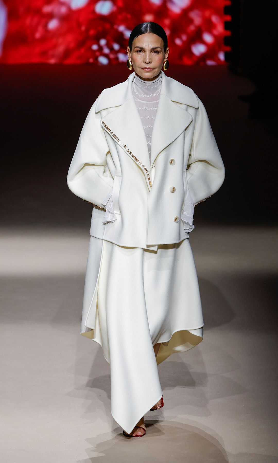 Inés Sastre, desfilando para Simorra en la colección otoño/invierno 2026-2027 durante Mercedes-Benz Fashion Week Madrid.