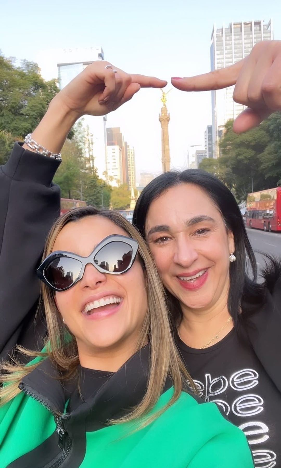 Clarissa Molina con su mamá, doña Clara en un viaje a la Ciudad de México.