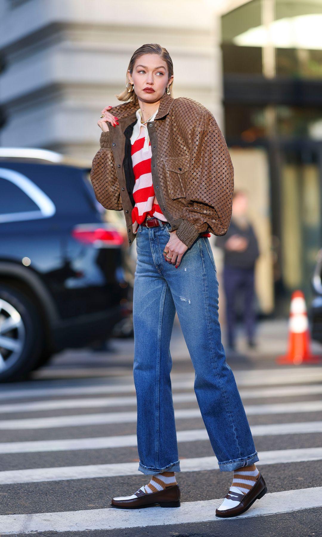 Gigi Hadid con mocasines en Nueva York