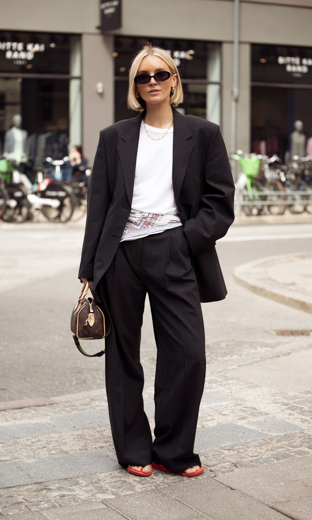 ¿Repites siempre los mismos looks? Nuestras expertas explican por qué te sientes más poderosa cuando lo haces
