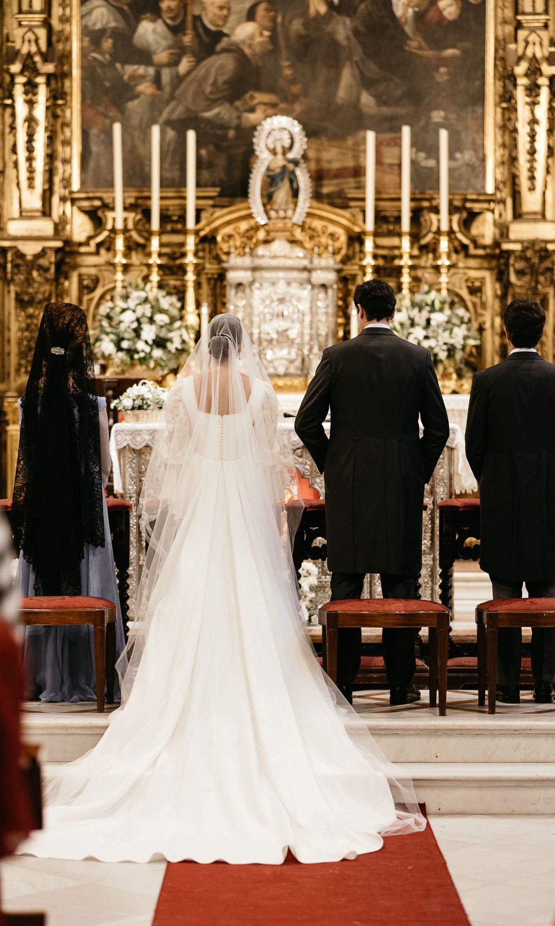 Boda religiosa en Sevilla y madrina con mantilla