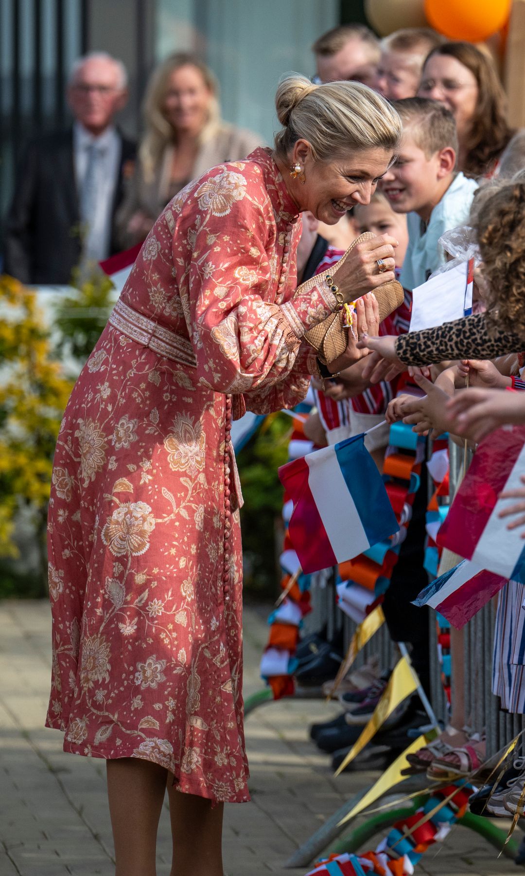 Máxima de Holanda durante su visita a Urk, Países Bajos, el 30 de septiembre de 2026, para conocer de cerca la vida cotidiana de sus habitantes.