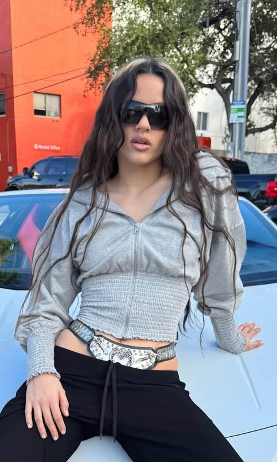 rosalia con manicura corta