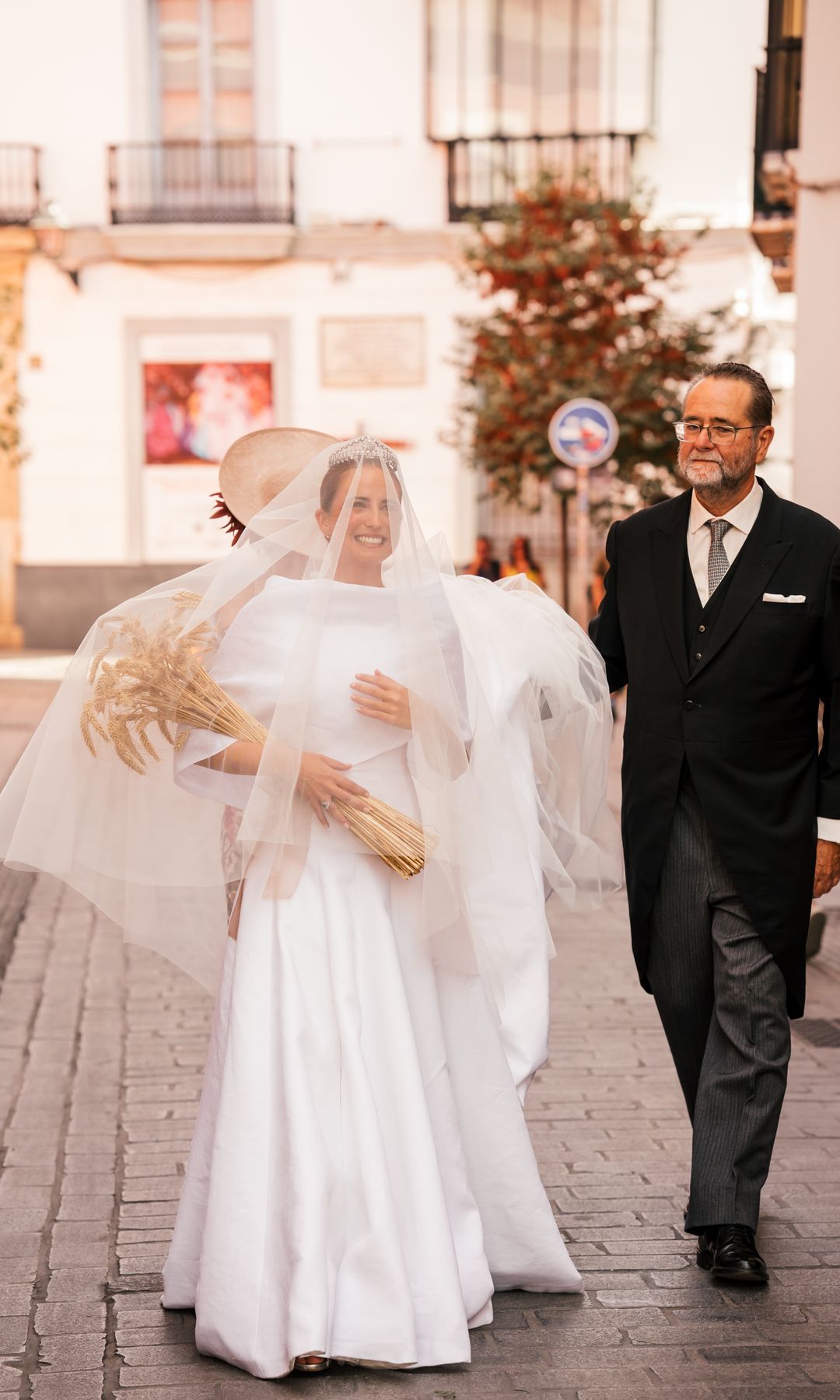 Novia llegando a la iglesia
