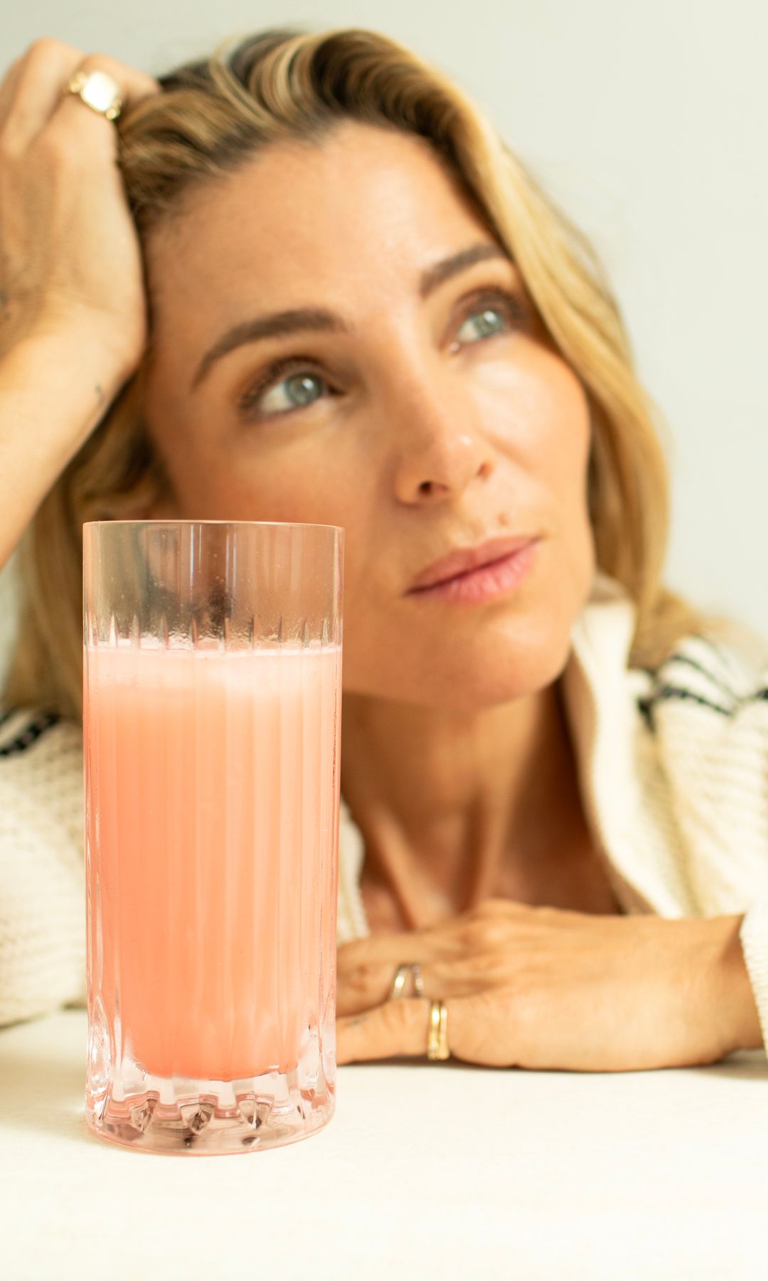 Elsa Pataky con un batido de suplemento