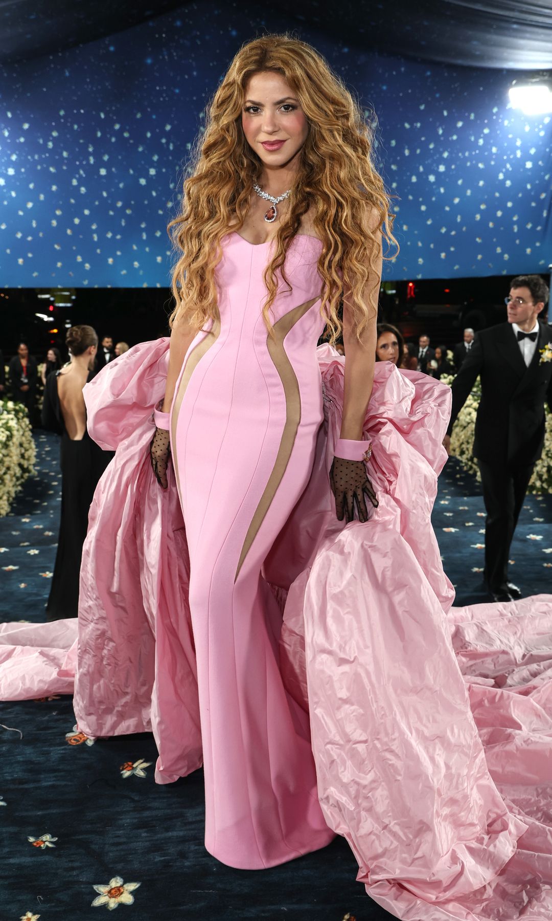 Shakira en la Met Gala 2025 en el Museo Metropolitano de Arte