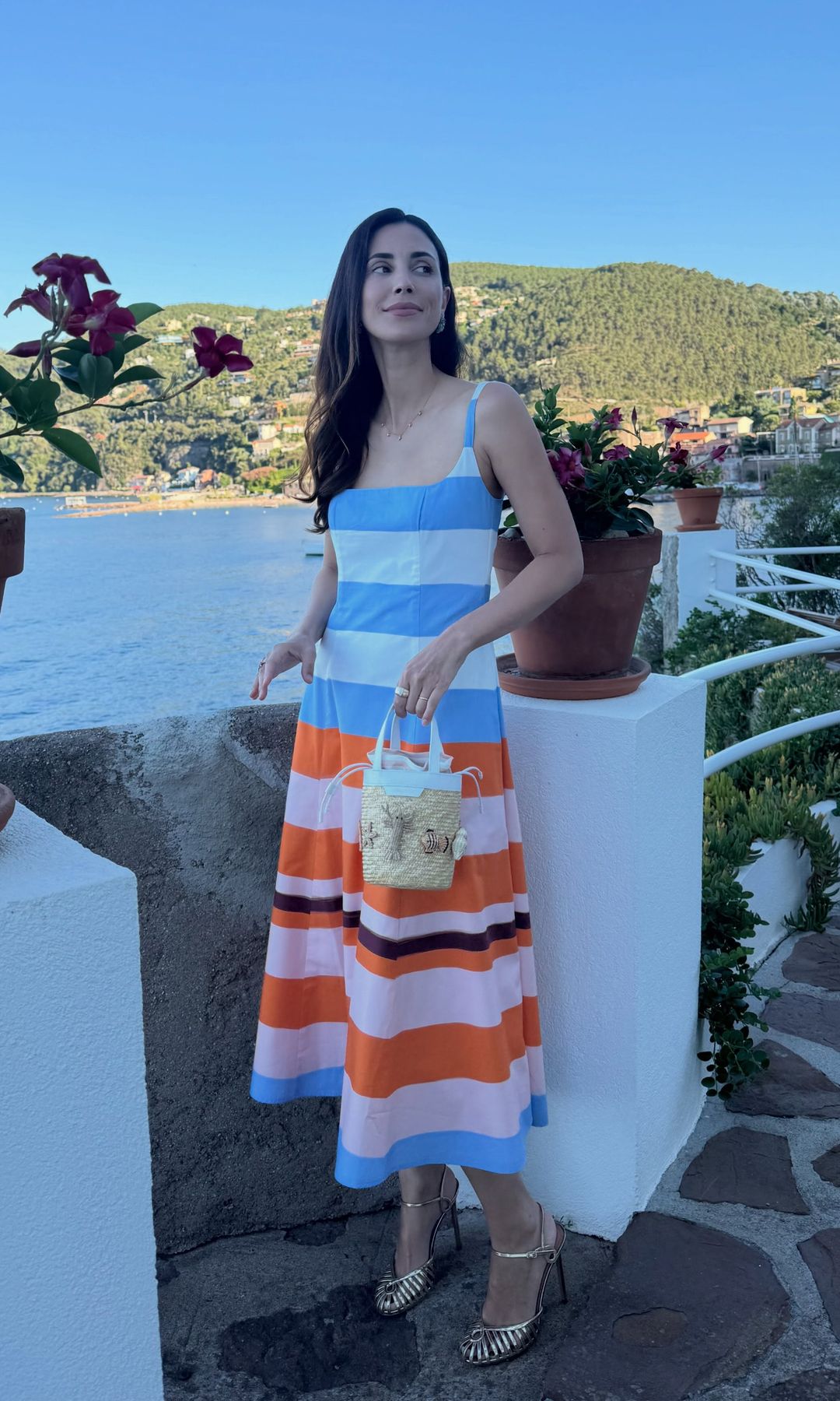 Sassa de Osma deslumbra con looks veraniegos y sofisticados que son perfectos para una escapada frente al mar