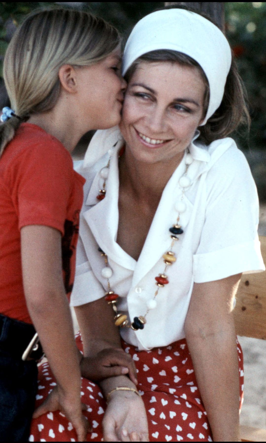 La reina Sofía en 1975 con diadema ancha