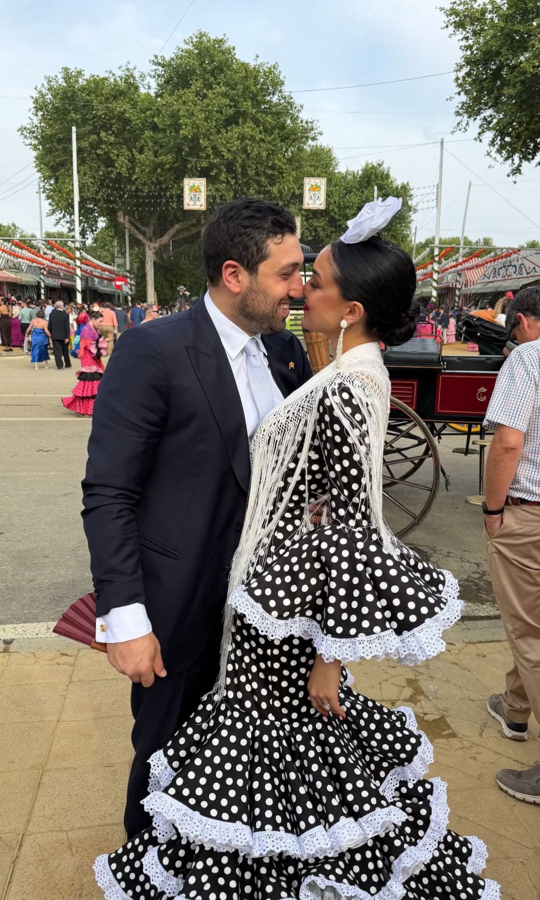 Ale y Nader comparten un emotivo momento en Sevilla.