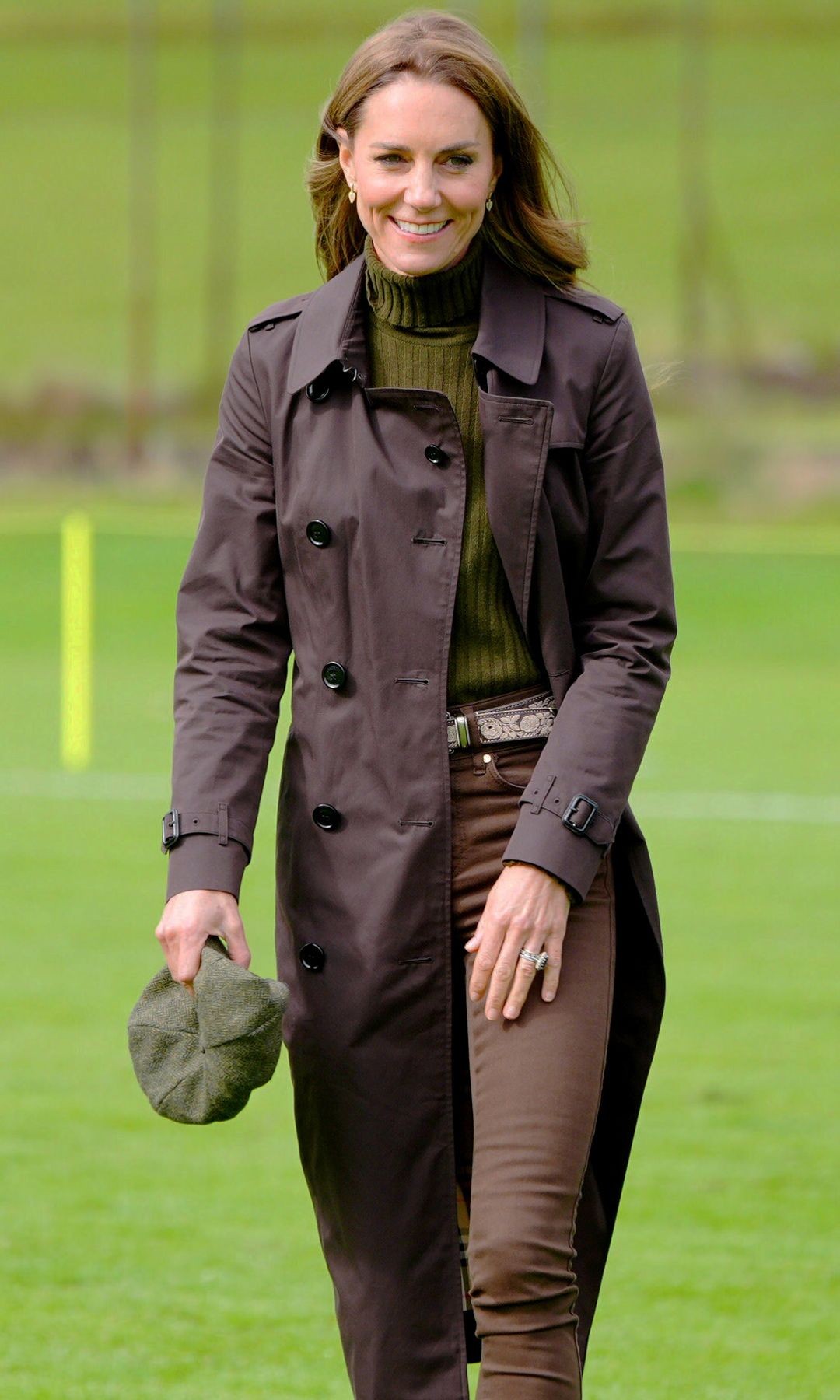 Adiós a la gabardina beige: Kate Middleton dicta que los looks para días lluviosos de otoño se ven más lujosos si vistes de estos colores