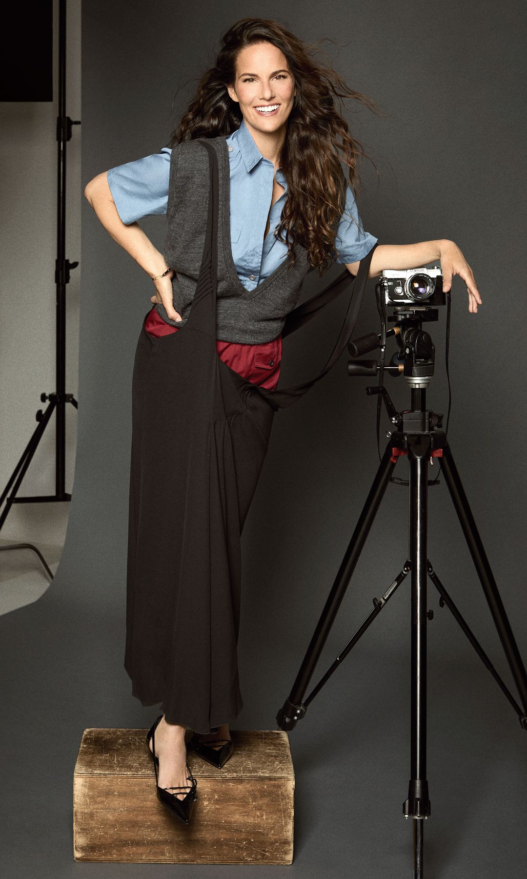 Carla Vega-Penichet Domecq siendo fotografiada por HOLA