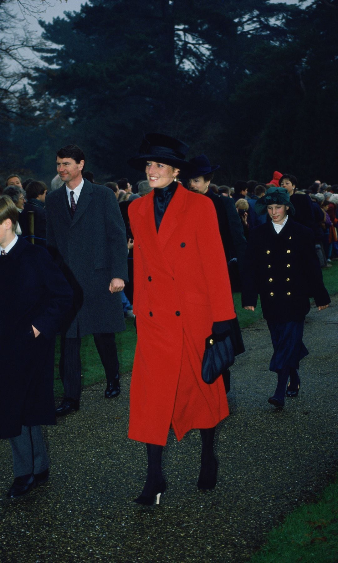 ¡HOLA! Fashion 5 looks navideños Diana de Gales