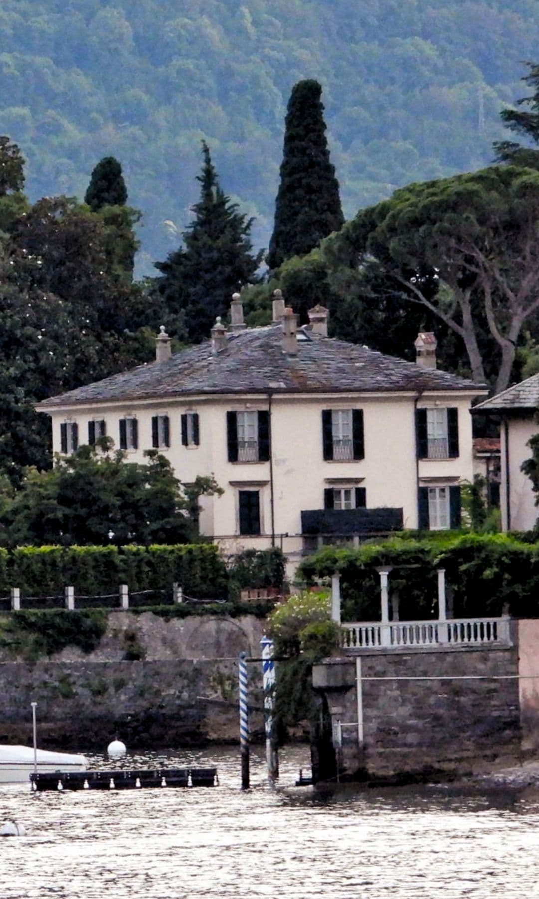 Su palacete "Villa Oleandra", a las orillas del lago de Como