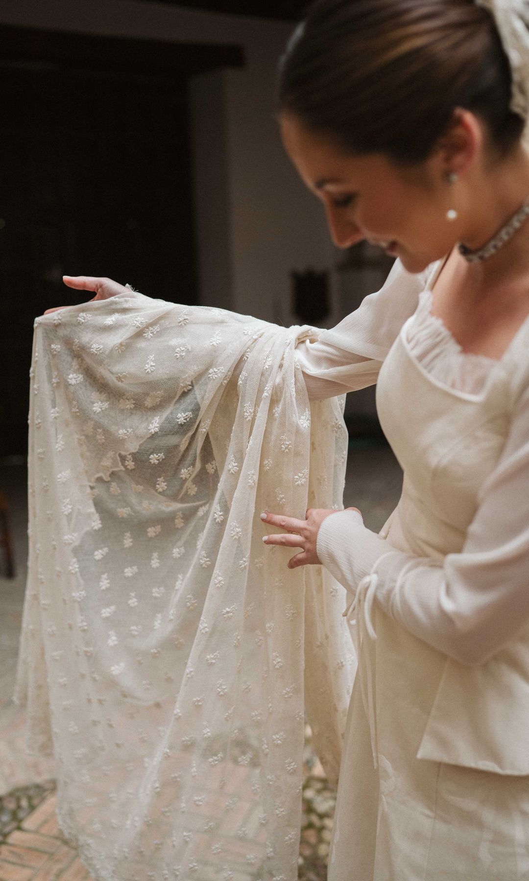 Novia con mantilla antigua