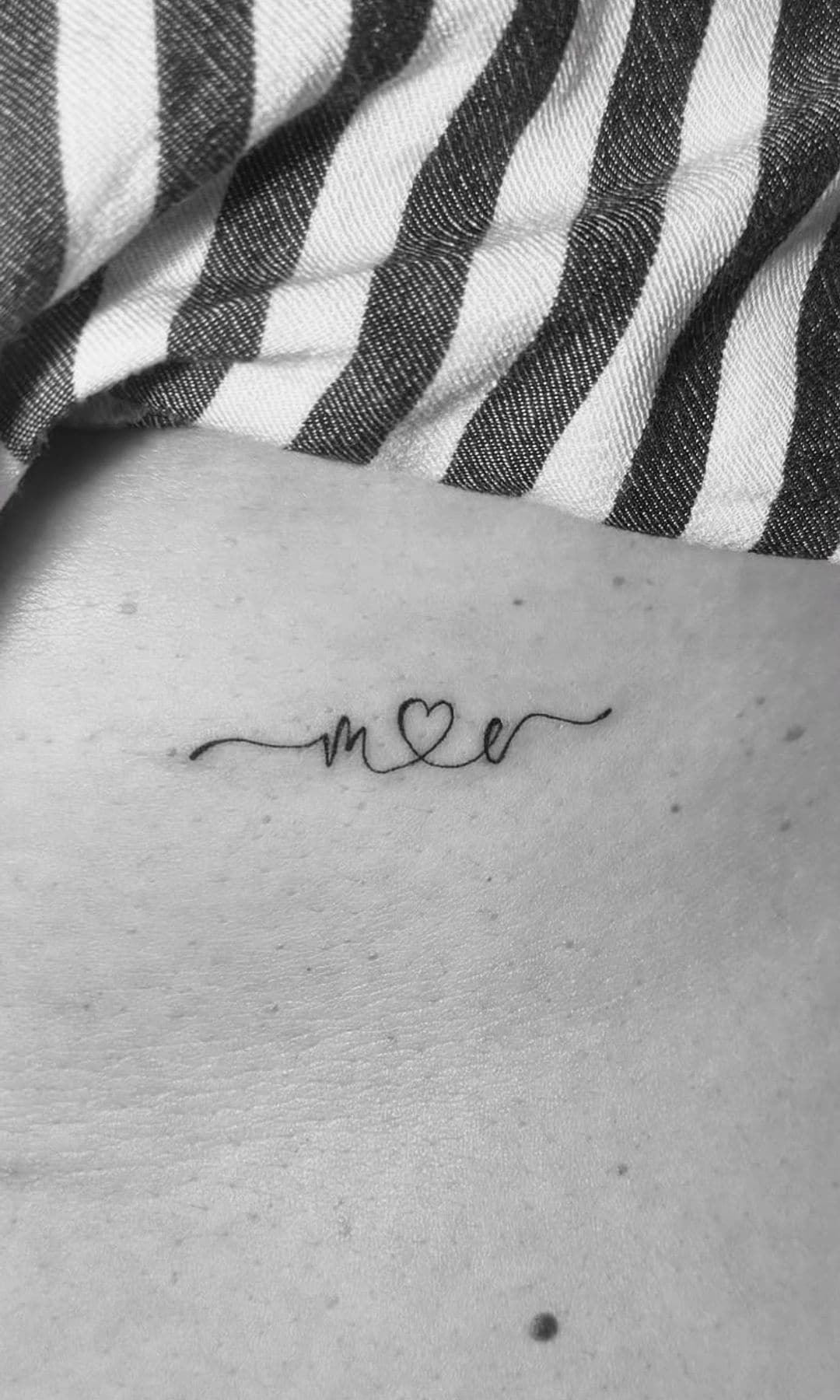Tatuaje de iniciales