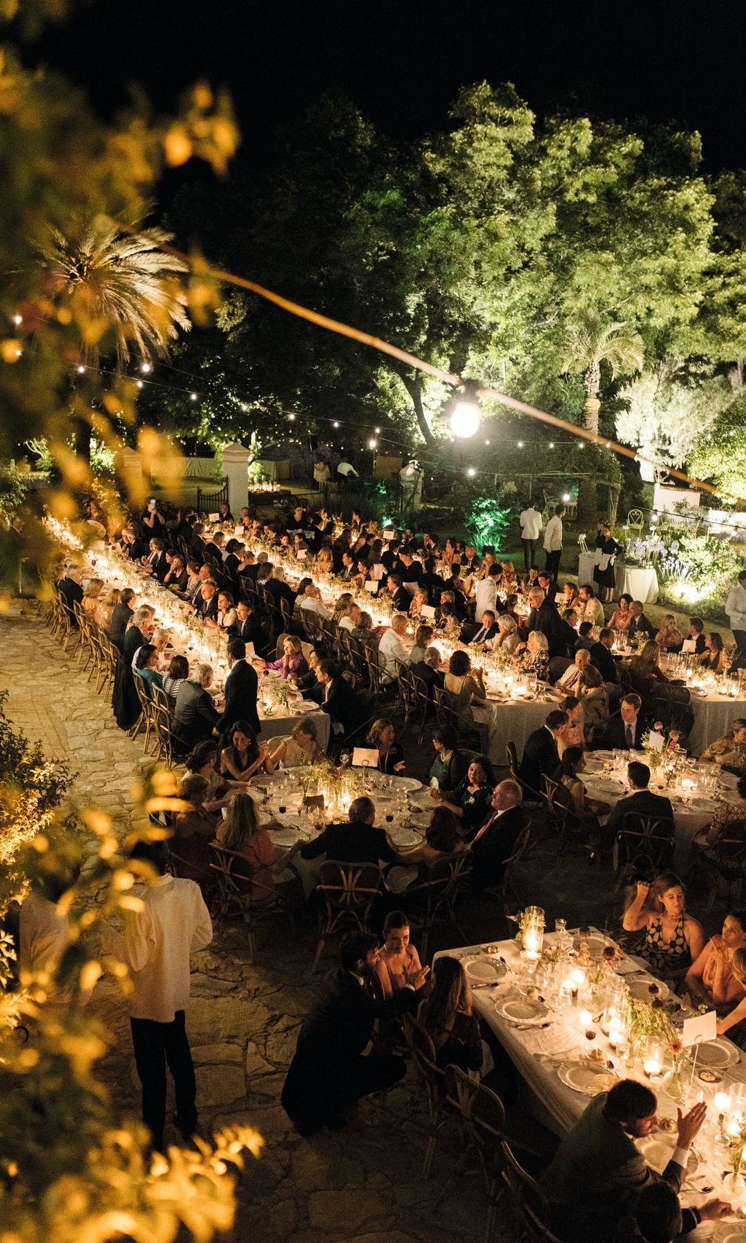 LA BODA DEVICTORIA ORTIZ Y JAIME SERRA DÍEZELEGANCIA, TRADICIÓN E INVITADAS PERFECTAS