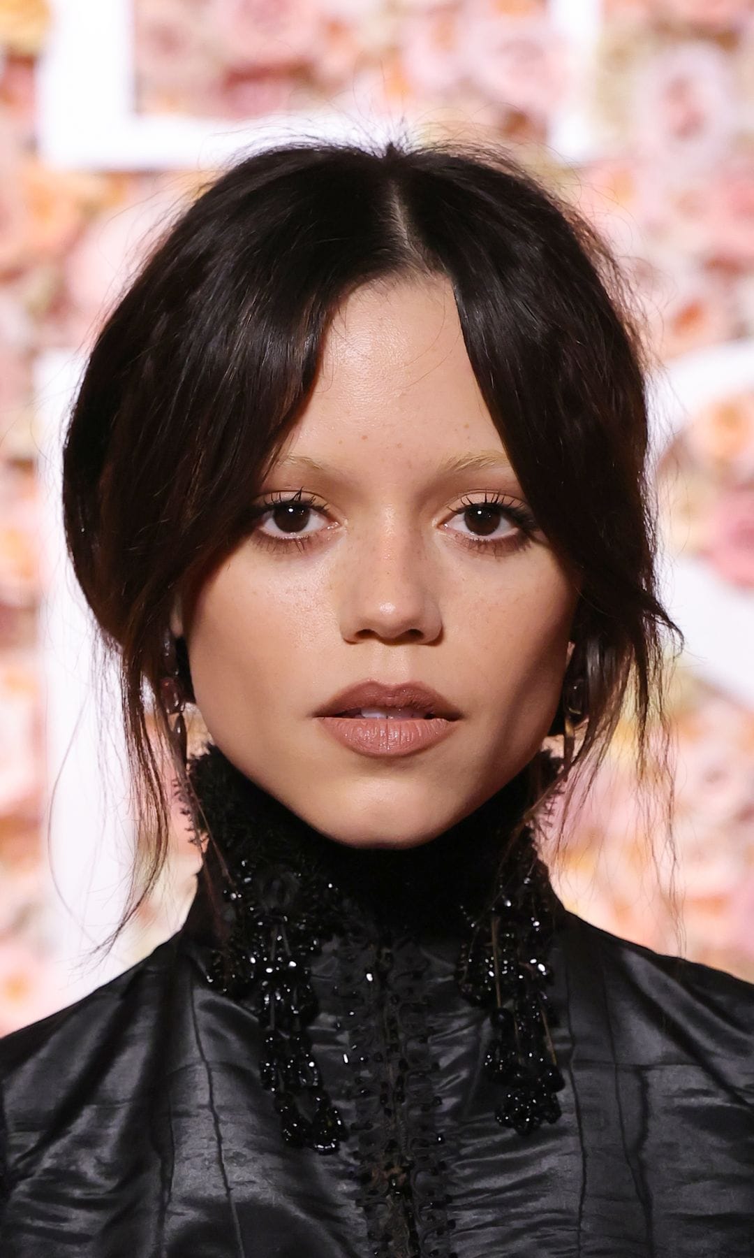 Un vistazo al maquillaje de Jenna Ortega.