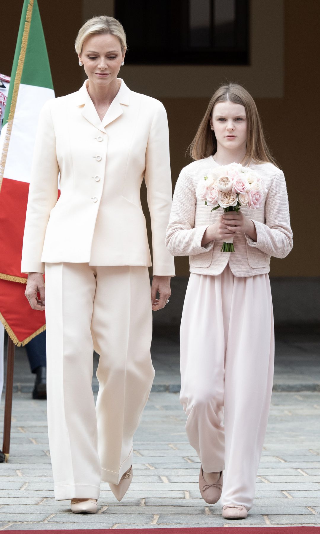 La princesa Charlene de Mónaco y su hija, la princesa Gabriella, durante la visita oficial del ministro italiano a Mónaco, el 30 de septiembre de 2026.