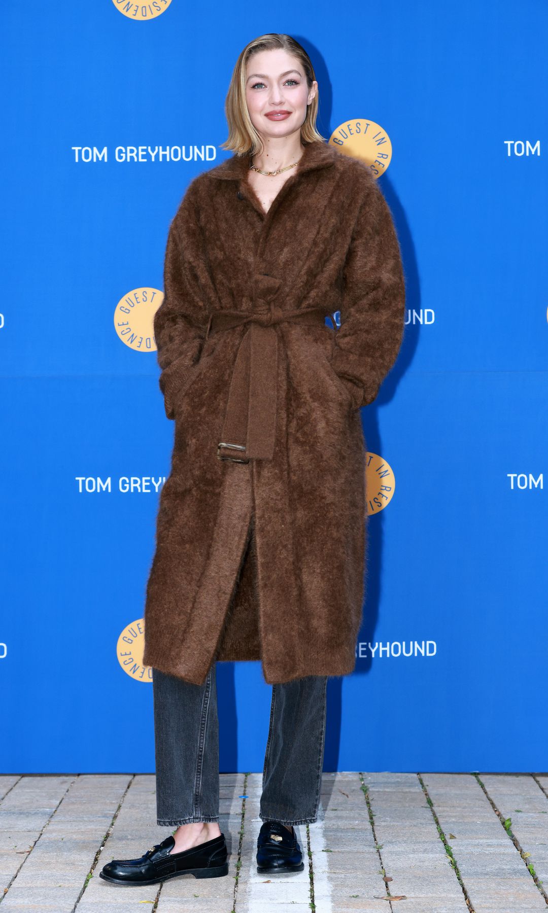Gigi Hadid con mocasines en Corea del Sur