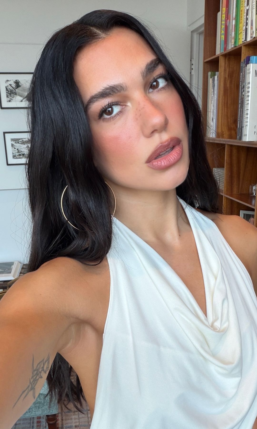 Maquillaje veraniego de Dua Lipa