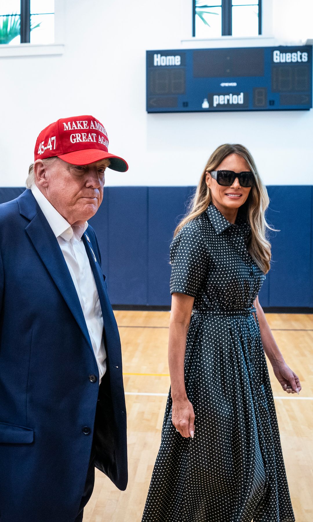Melania Trump lanza un mensaje con su vestido camisero