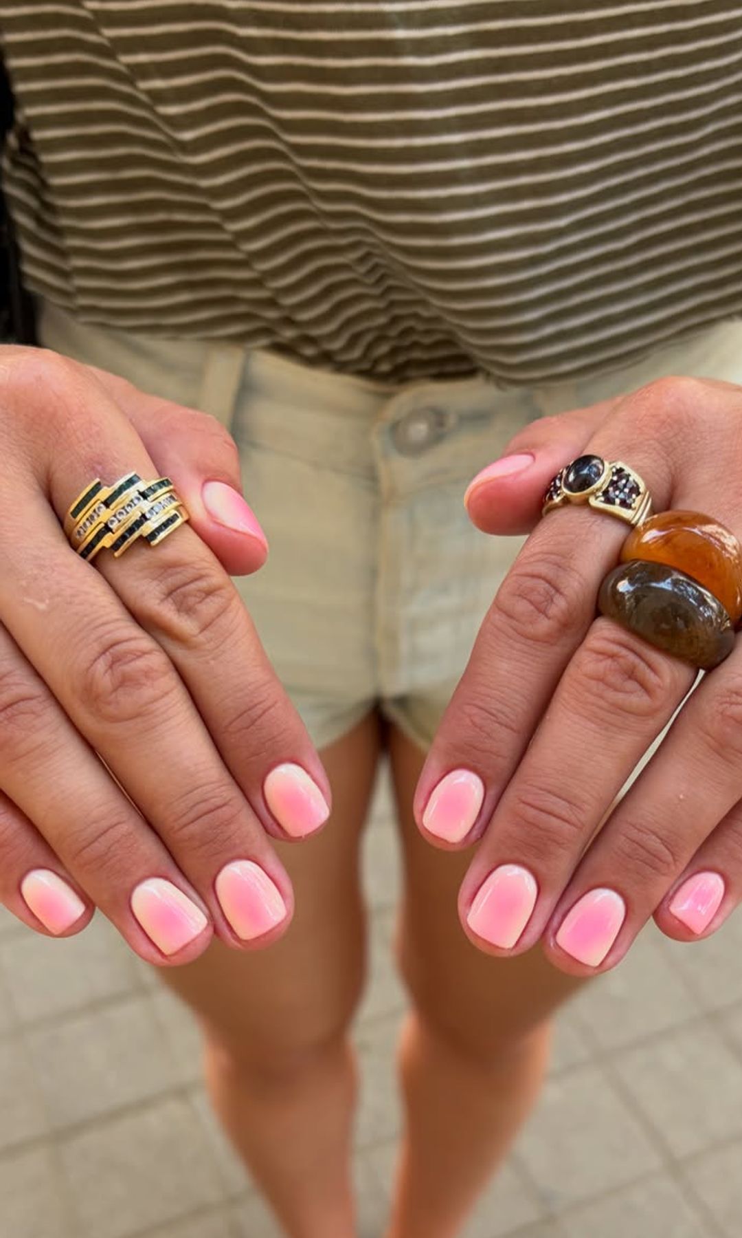 Manicura efecto aura en rosa