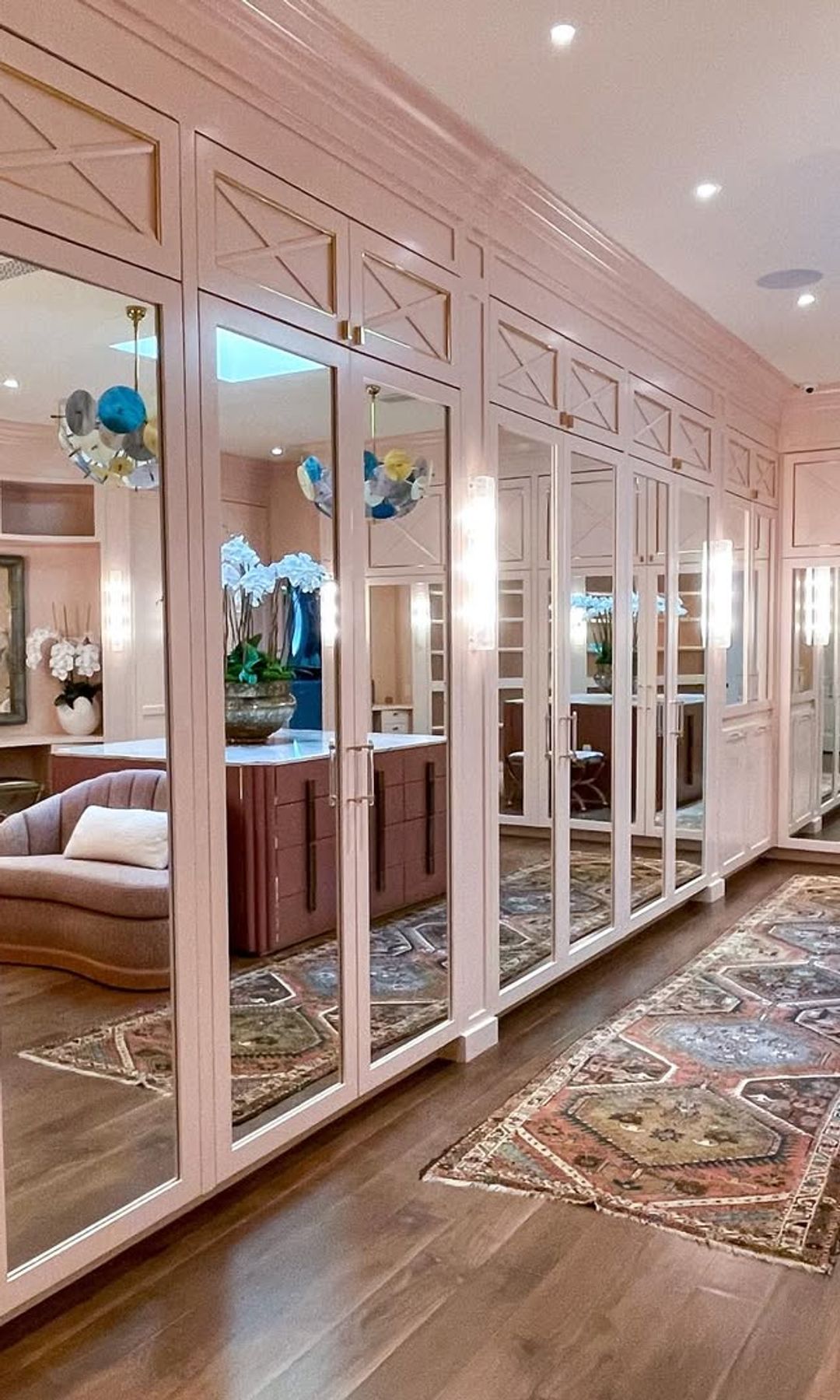Vestidor en tonos pastel diseñado por Linda