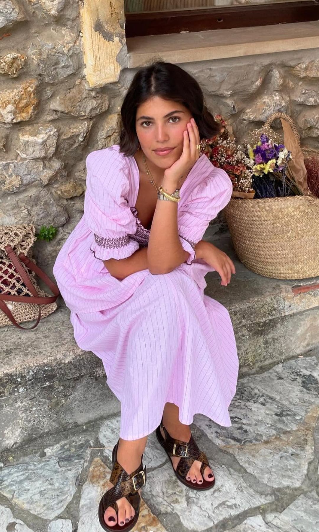 ¡HOLA! Fashion ¿Por qué repetimos tanto los mismos looks aunque tengamos el armario lleno?