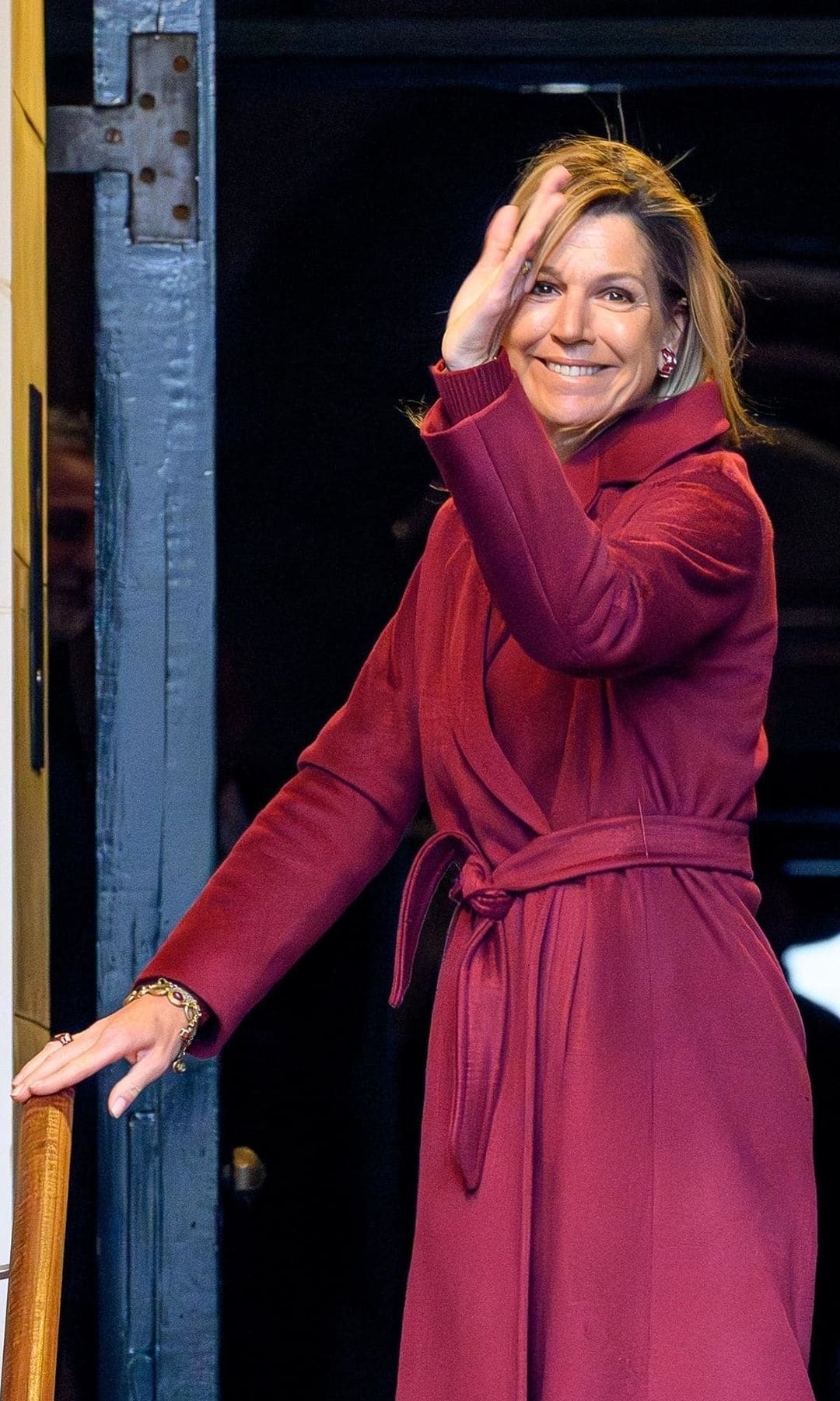 Maxima de Holand con las uñas sin pintar