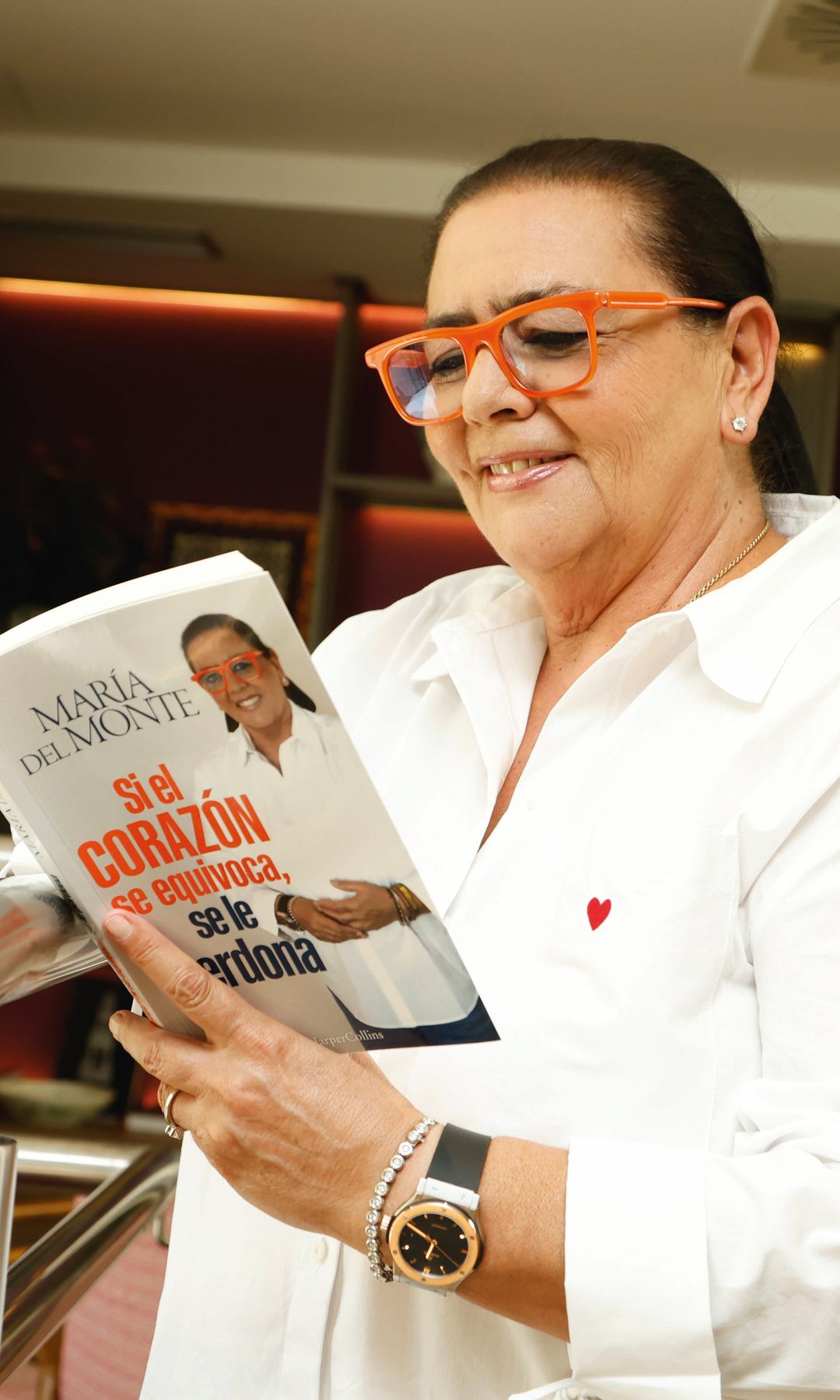 María del Monte con su libro 'Si el corazón se equivoca, se le perdona'