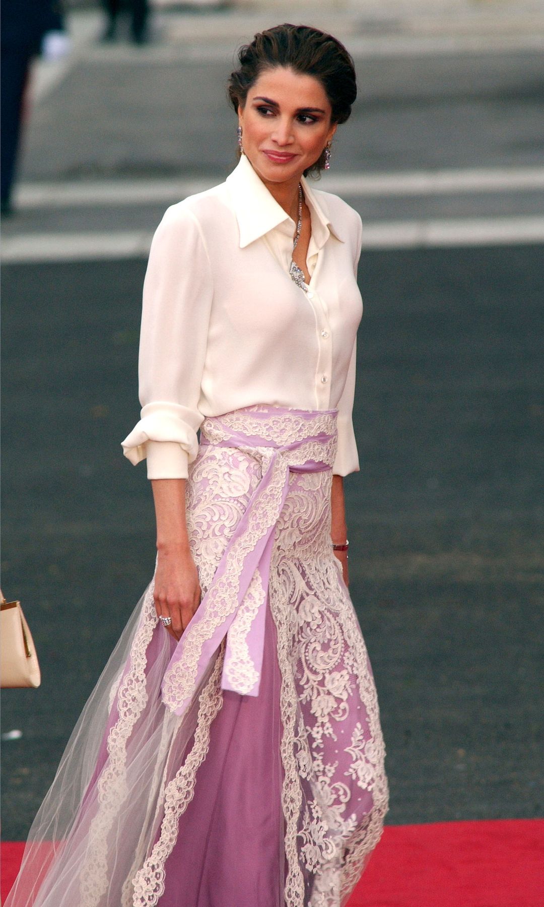 Rania de Jordania, a pesar de ser de las más elegantes, se saltó la etiqueta durante la ceremonia real