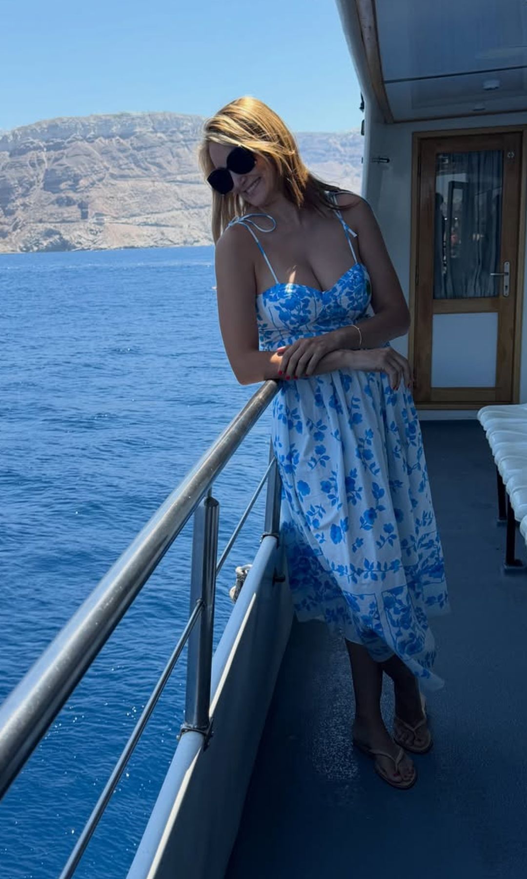 Alba Carrillo navegando por el mar Egeo