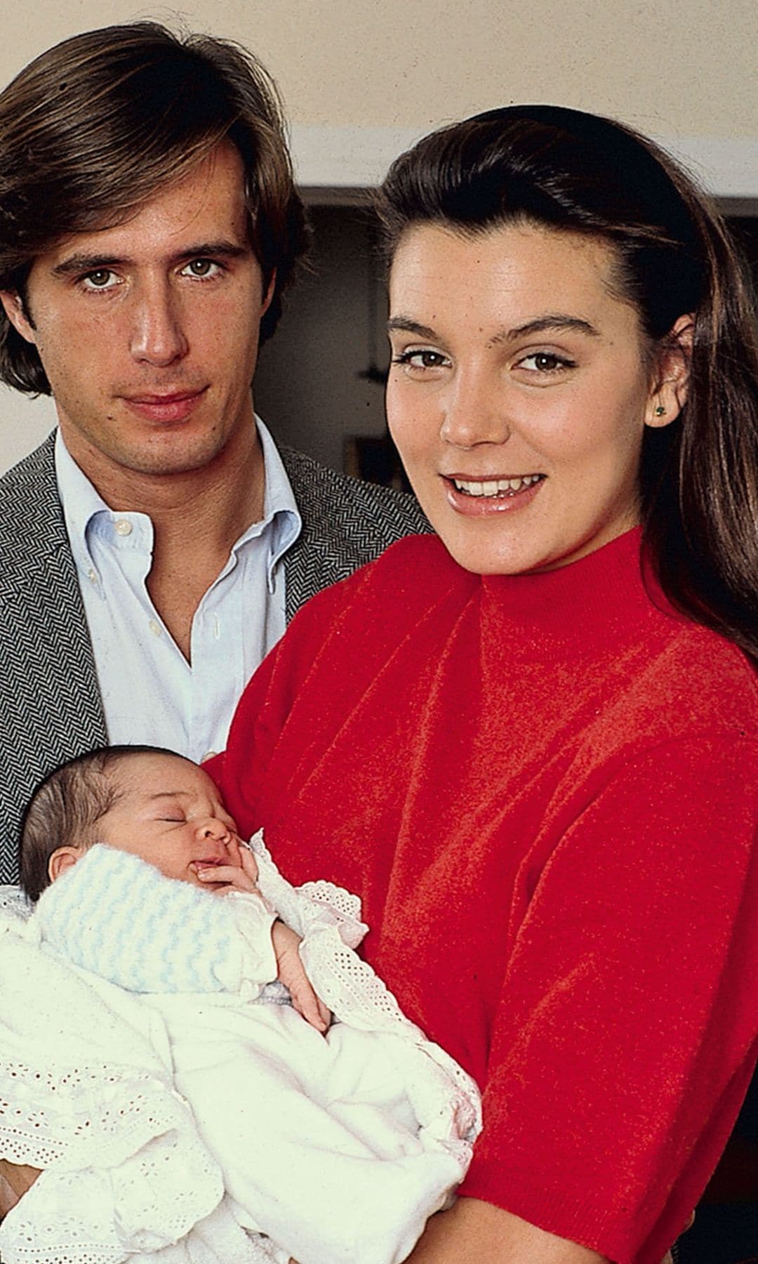 "Estoy harta de leer, desde hace décadas, las mismas barbaridades", asegura Mar Flores. En la imagen, tras el nacimiento de su hijo mayor, Carlo, de su primer matrimonio con Carlo Costanzia