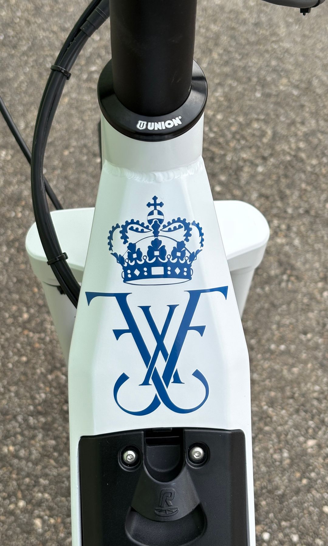 La bicicleta Radior que recibió el rey Federico de Dinamarca contaba con detalles personalizados como su monograma real