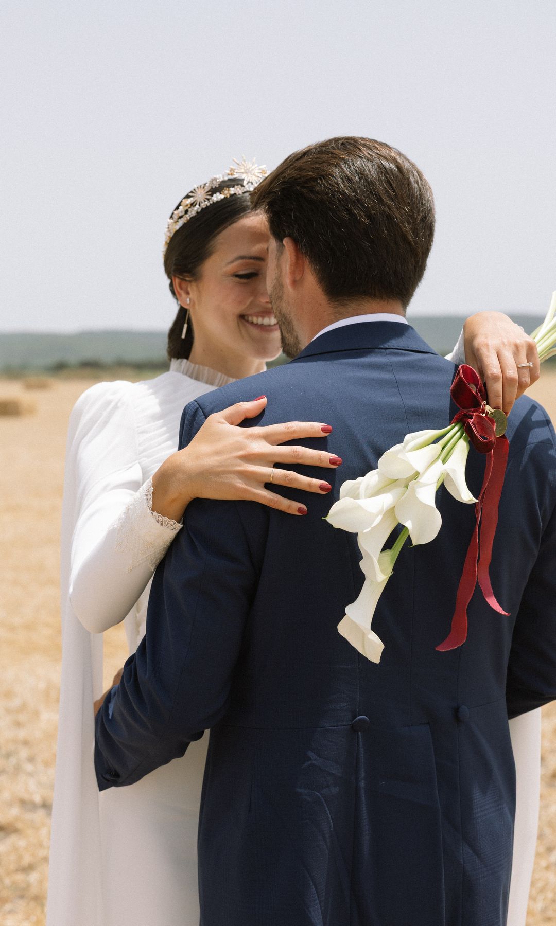 Ramo de novia de calas y cinta de terciopelo