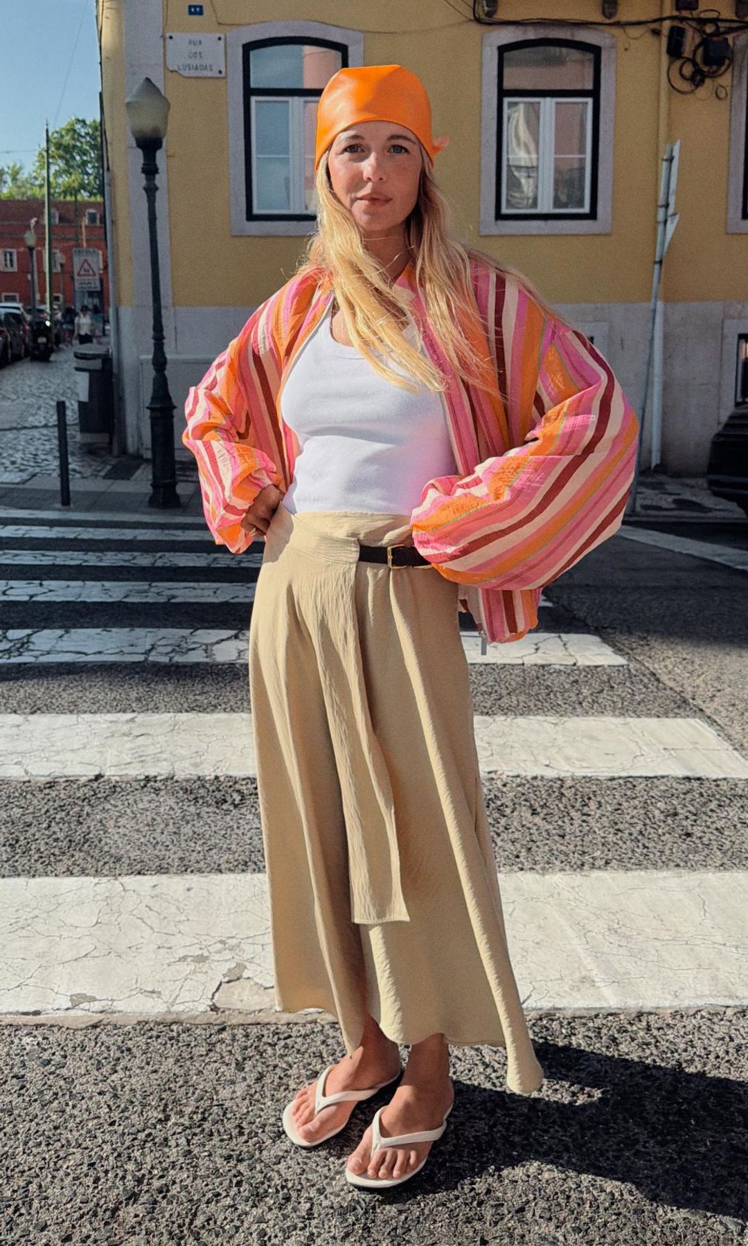 Faldas midi muy especiales que querrás estrenar ahora y seguirás llevando con botas en otoño-invierno