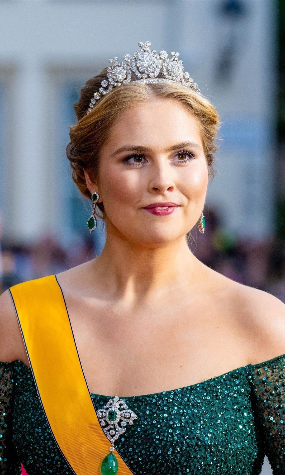 Amalia de Holanda y Elisabeth de Bélgica, las dos futuras reinas que deslumbraron en Luxemburgo hace 1 año: sus vestidos y tiaras, al detalle