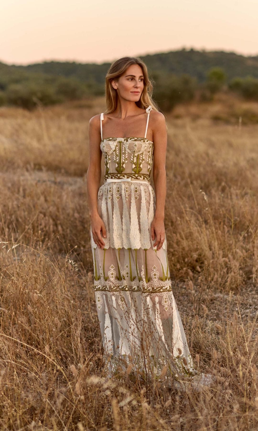 HOLA FASHION 143 Victoria Ortiz