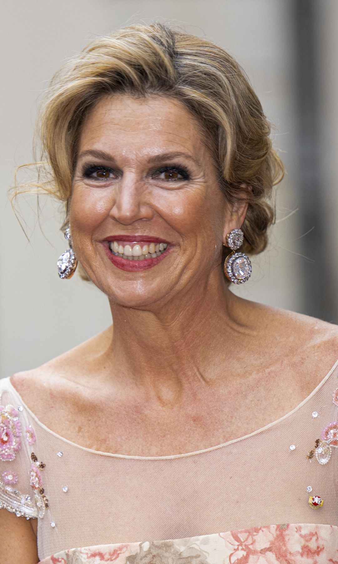 Máxima de Holanda recicla una silueta de impacto que le vimos hace 15 años